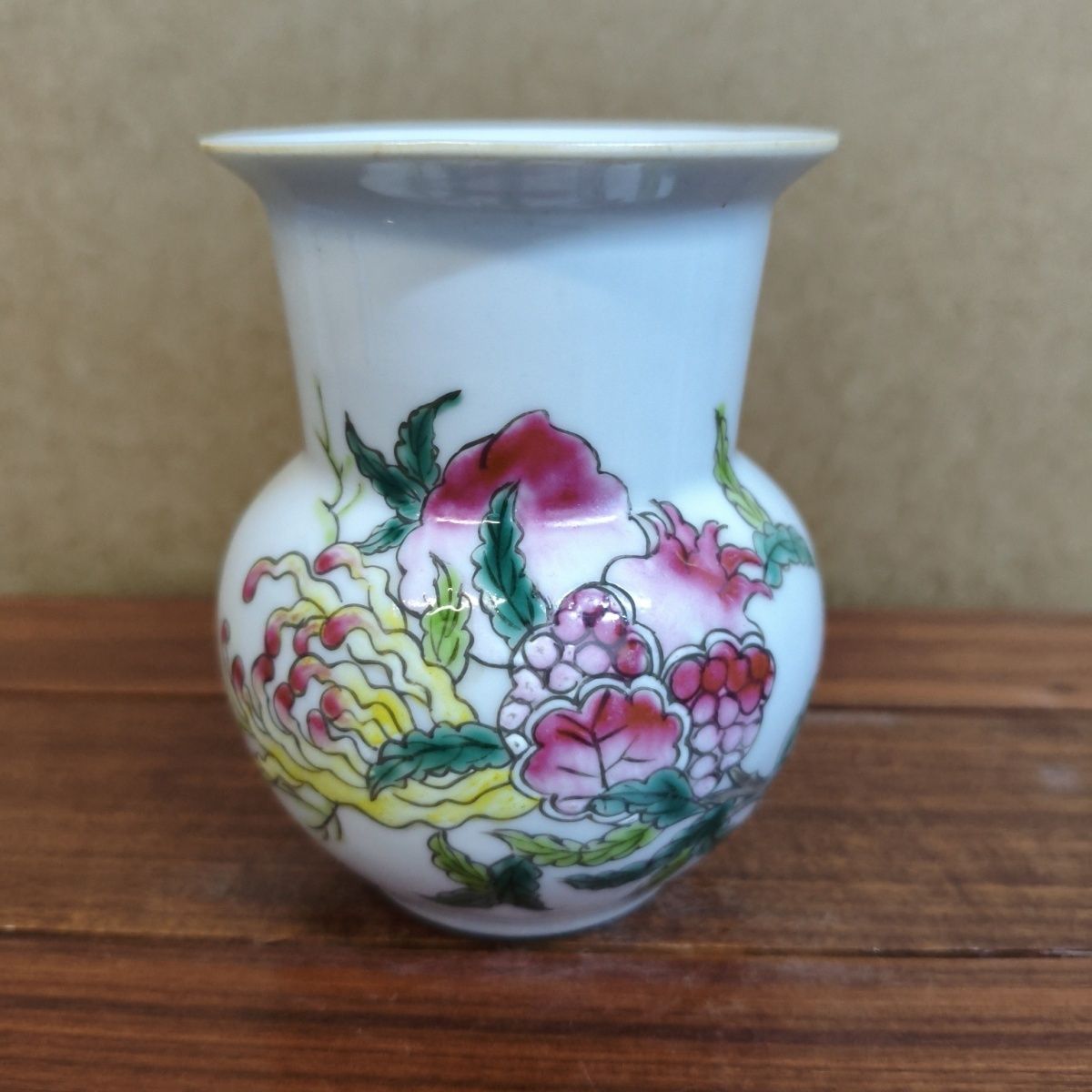 Vintage Collectibles And More - กล่องขวดโหลตกแต่งลายภาพซันดูโอแบบวินเทจ พร้อมสัญลักษณ์ของ 