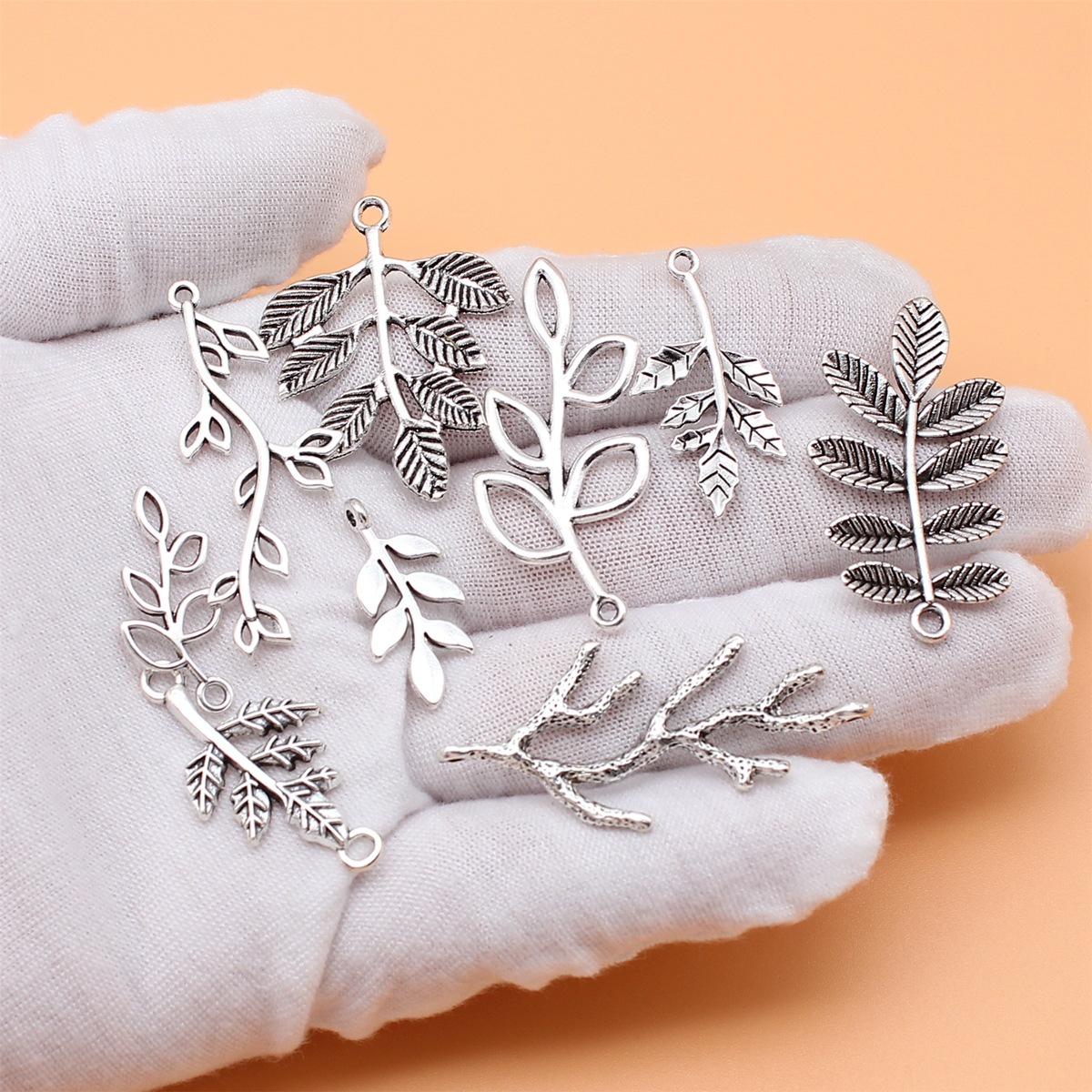 คอลเลกชัน Charms สาขาสีเงินโบร - Vintage Collectible Jewelry บทวิจารณ์และราคา