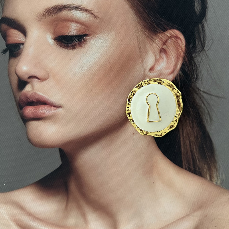 ยุ้ยสีดําเคลือบโลหะผสมต่างหูสต - Vintage Collectible Jewelry บทวิจารณ์และราคา